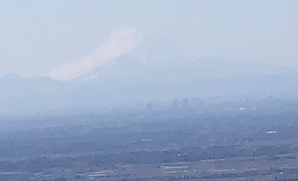 宝篋山からのぞむ富士山