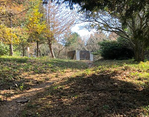 万博の森記念広場の謎の建物