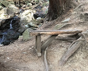 くずしろの滝ベンチ